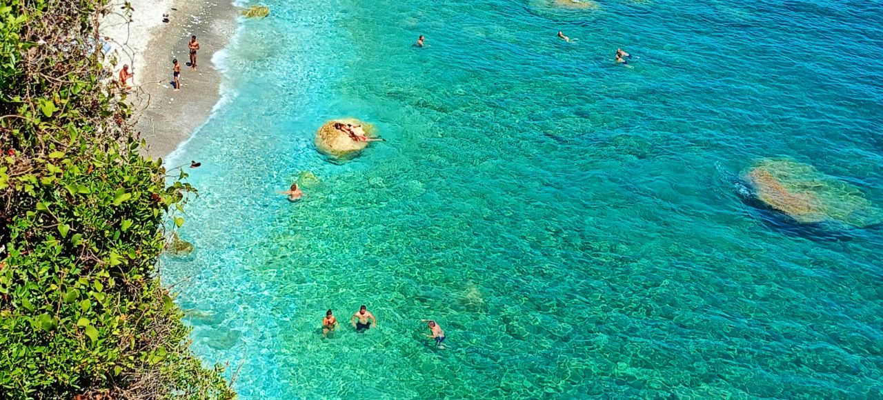 Η παραλία της Νταμούχαρης - Seanthesy Aegean Boat Tours